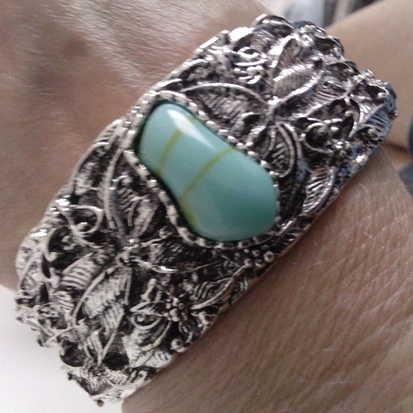 Open Cuff Bangle Inlaid Synthetic Gemstone - Picture 3 of 7
